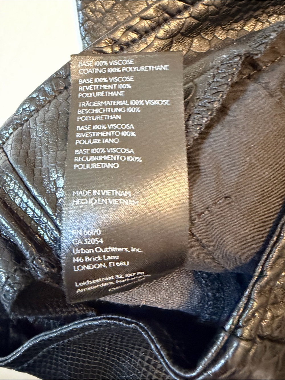 Urban Outfitters Y2K Black Alexa Faux Leather Croc-Embossed Moto Pants Size 4 - Picture 15 of 15